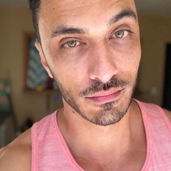 Meet your Posher, Chris - Picture 2 of 4